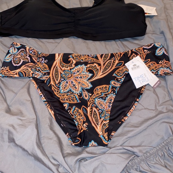 Bikini,NWT, paisley and black,pull over top,adjustable straps - Picture 5 of 9
